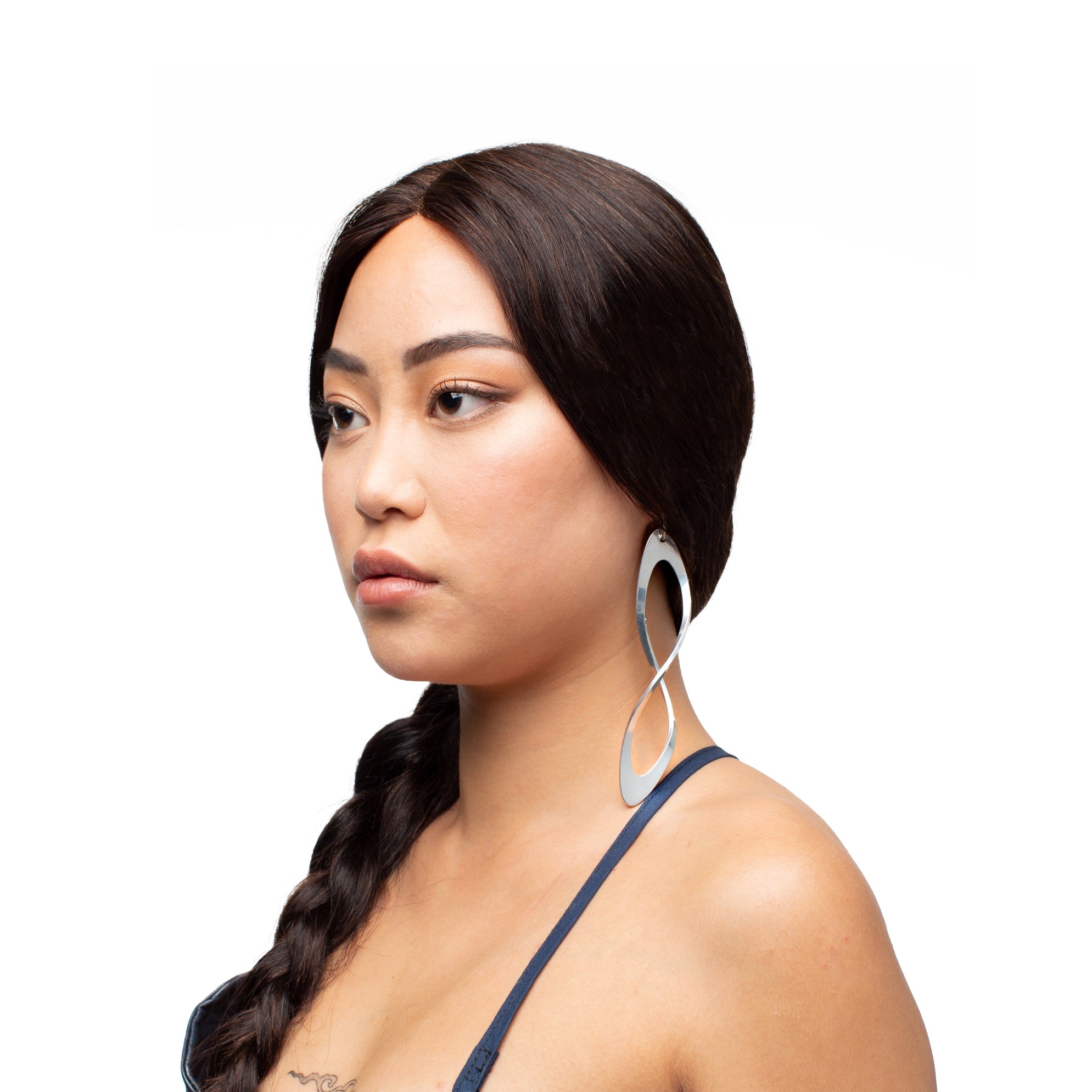 Pair of medium twisted earrings
