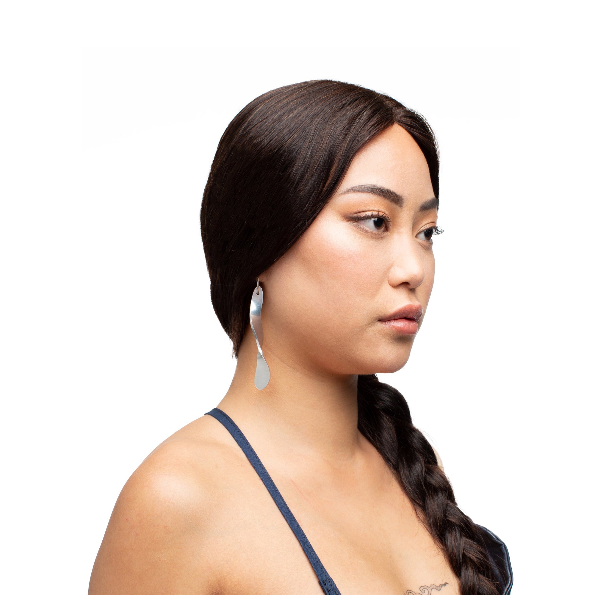 Pair of medium twisted earrings