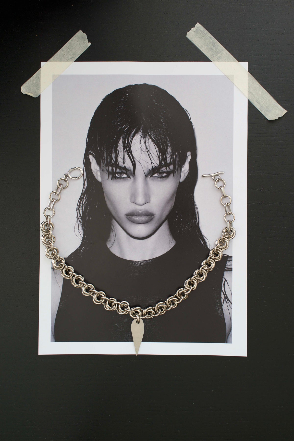 Eclipse Bloom SARAH BOUNAB asymmetrical necklace with a flower and large rings in silver-plated stainless steel.